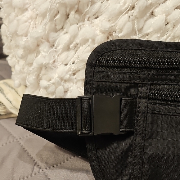Alpha Keeper Nylon Black Money Belt Bag with Elastic Adjustable Strap and Buckle - Picture 5 of 13